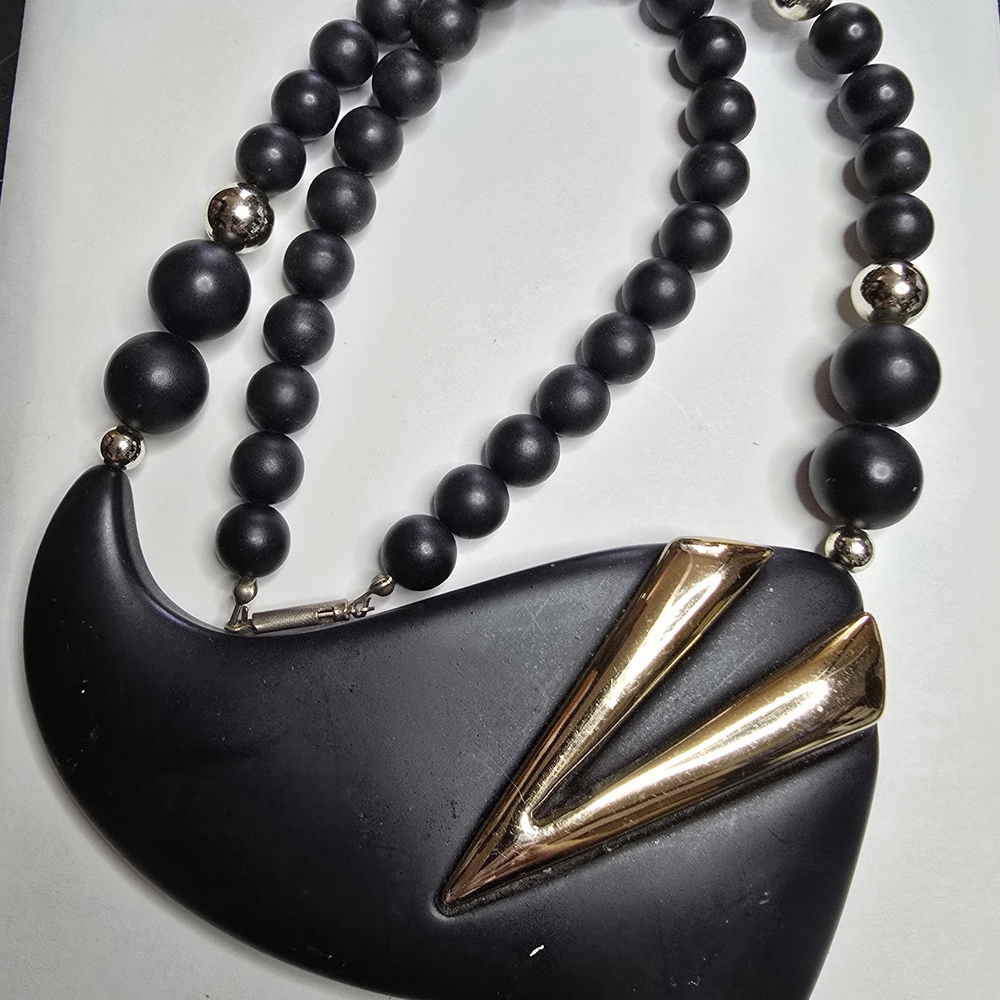 Elegant Black and Gold Women's Necklace